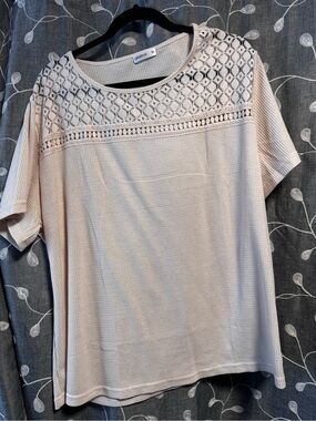 dressbarn Cream Crochet Yoke Short Sleeve Tee